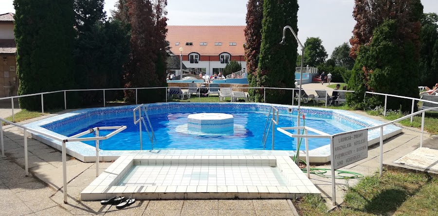 gyógyvizes ülőmedence
